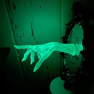 Resin Devil's Hand Wall Decoration Gohtic Ghost in The Mirror Luminous Crafts Spooky Props Home Photo Frame Decor Hallowee Gifts