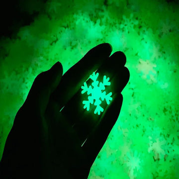 50pcs 3D Snowflake Luminous Wall Sticker Fluorescent Glow In The Dark Wall Decal For Homw Kids Room Bedroom Christmas Decor