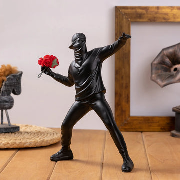 Flower Thrower Sculpture,Figurine for Home Decoration,Office Desk and Bookshelf Ornaments, Modern Decorative Character Figurines