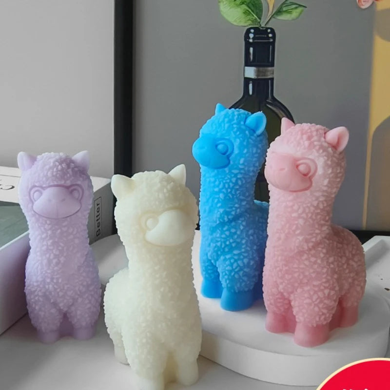 Cute Alpaca Aromatherapy Candle Handmade Animal Shape Scented Candle for Valentine's Day Birthday Wedding Gifts Home Decoration