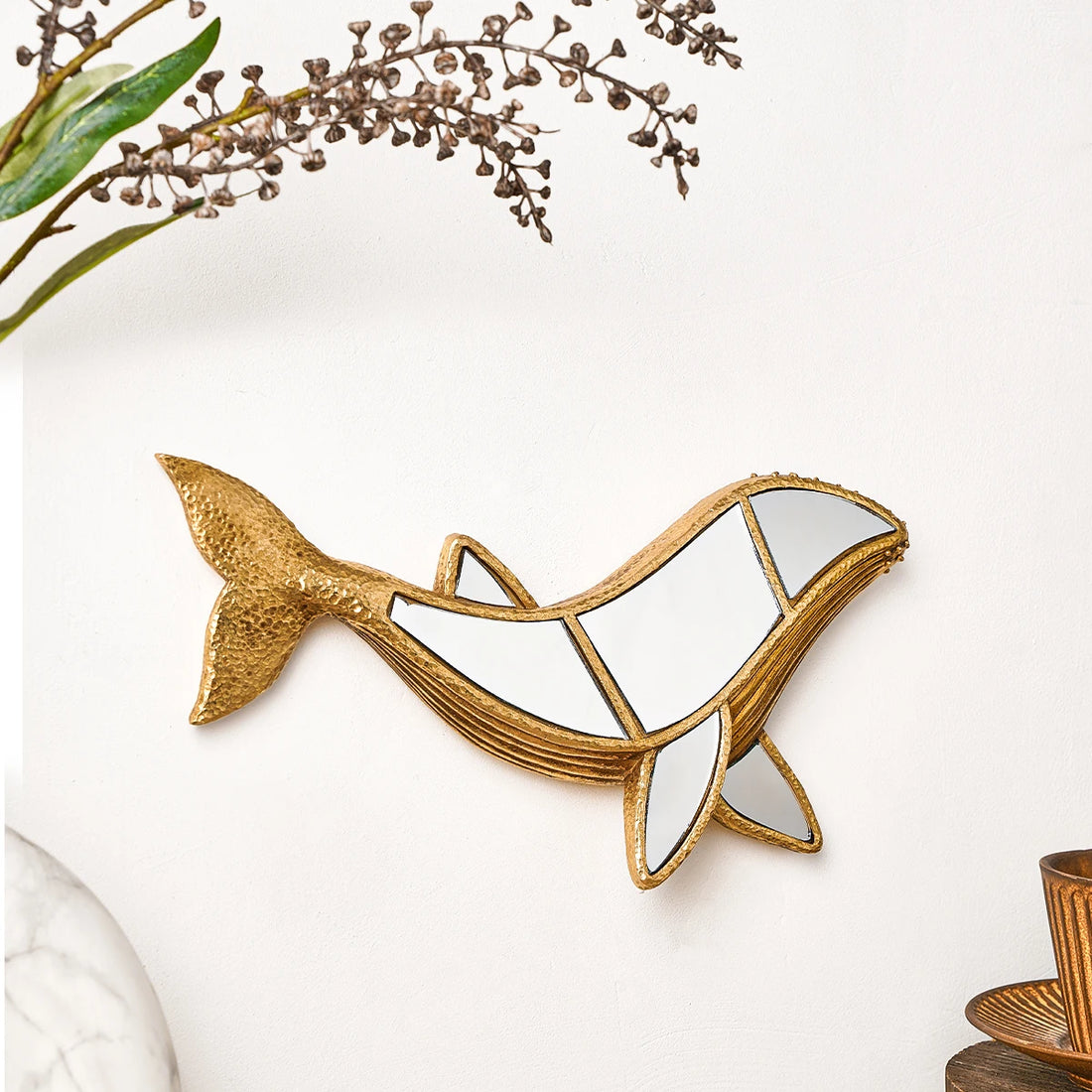 1PC, resin whale ornament, special design of mirror inlay on the surface, suitable for home wall decoration, shooting props