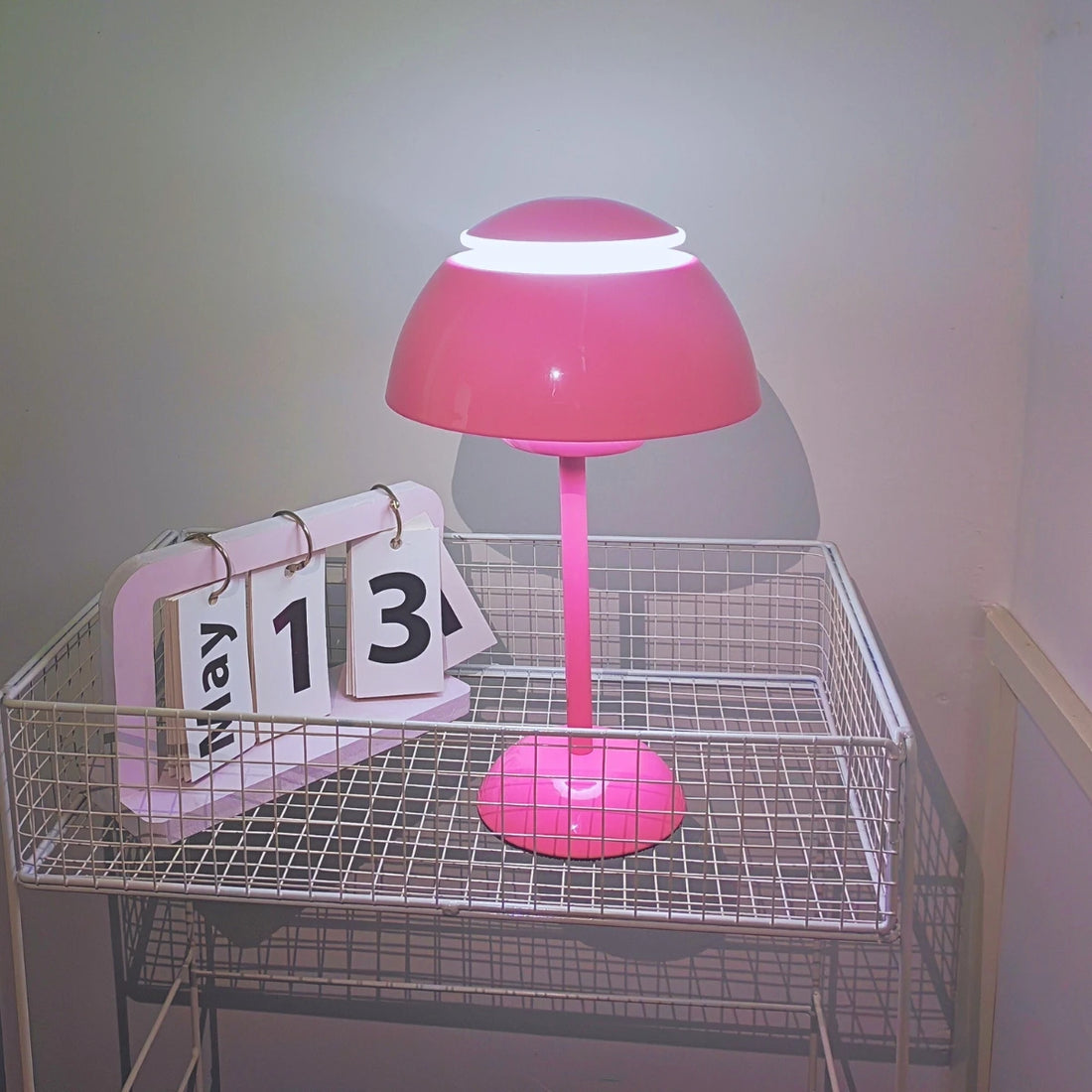 USB modern tri color dimmable touch mushroom table lamp, suitable for bedrooms, study rooms, and living rooms