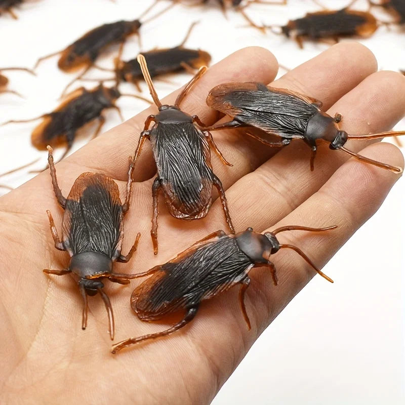 50pcs Realistic Bugs Funny Toy Fake Cockroach Novelty Insects Halloween Prank Simulation Tricky Disgusting Scary Party Supplies