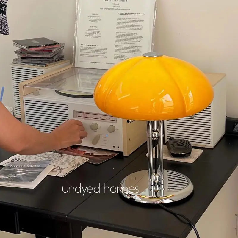 Bauhaus Creative Pumpkin Led Table Lamp Nordic Retro Orange Mushroom Designer Desk Light Bedroom Bedhead Study Living Room