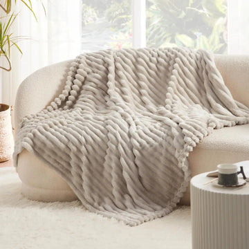 Flannel Blanket Warm Thickened Coral Fleece Blanket Office Milk Fleece Nap Blanket Rabbit Plush Throw Blanket