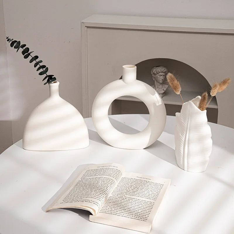 Decorative White Flower Bottle Modern Plastic Flower Vase Living Room Decoration Vase for Plant Desktop Ornament Wedding Decor