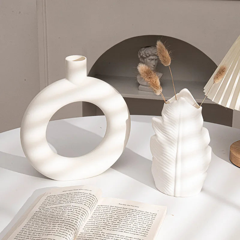 Decorative White Flower Bottle Modern Plastic Flower Vase Living Room Decoration Vase for Plant Desktop Ornament Wedding Decor