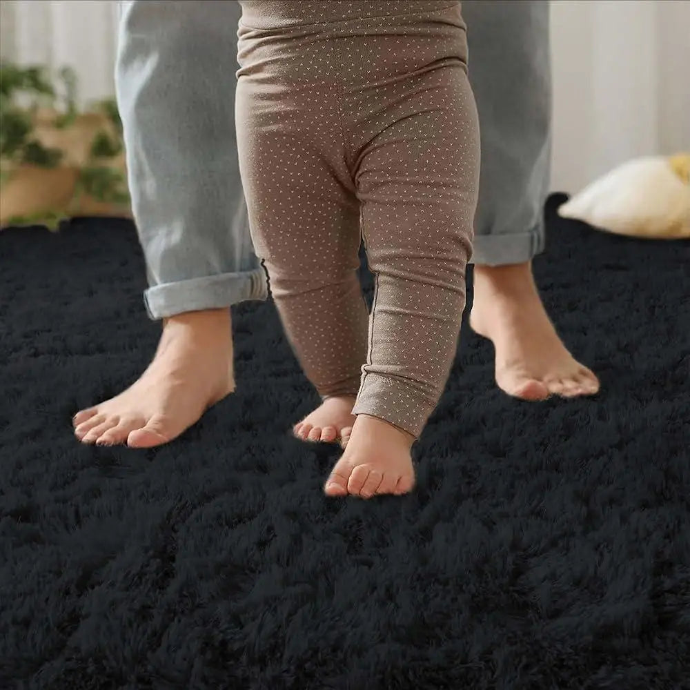 VIKAMA Small Black Area Rug - Soft Plush Children's Bedroom Bedside Rug, Indoor Entrance Welcome Mat, Home Decoration Accessory
