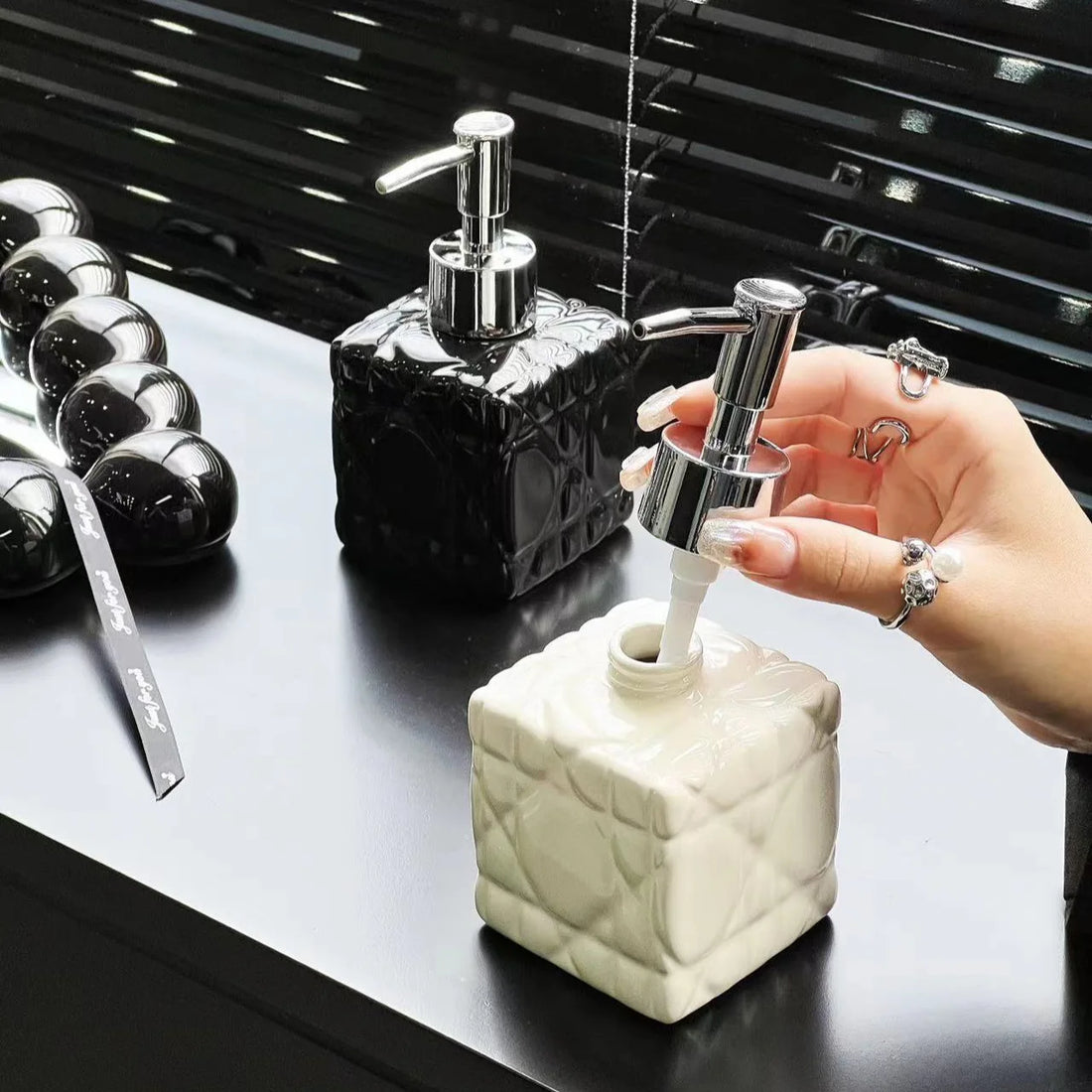 300ml Luxury  Shampoo Dispenser  Refillable Bottle Lotion Soap Bottle Bathroom Shower Gel Shampoo Hand Sanitizer Container