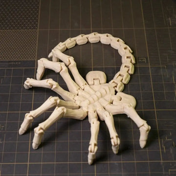 Desktop Decoration Alien Facehugger Model With Flexible Joints for Creative Collection Alien Face Hugging Insect Model