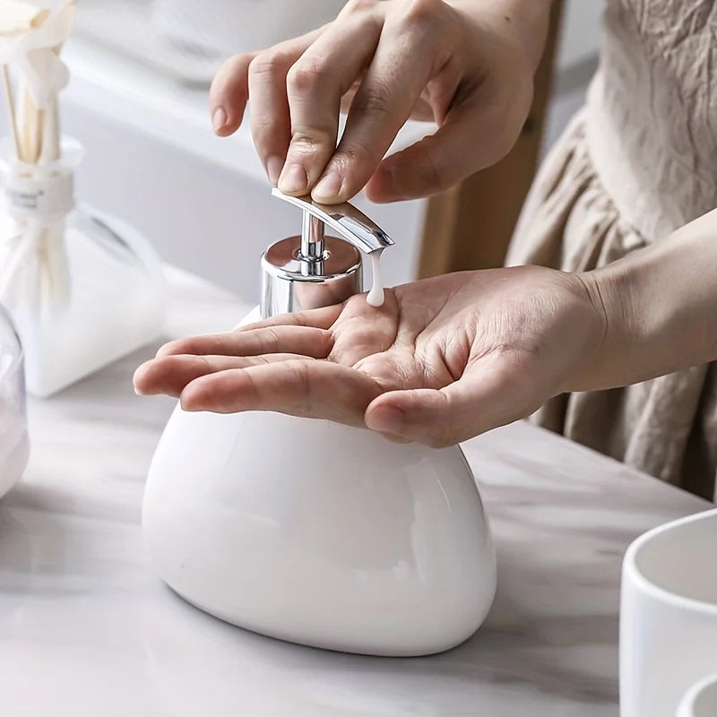 4/5 Piece Set Complete Set Modern Ceramic Silver and Gold Bathroom Accessories Set with Soap Dispenser for Modern Home Decor
