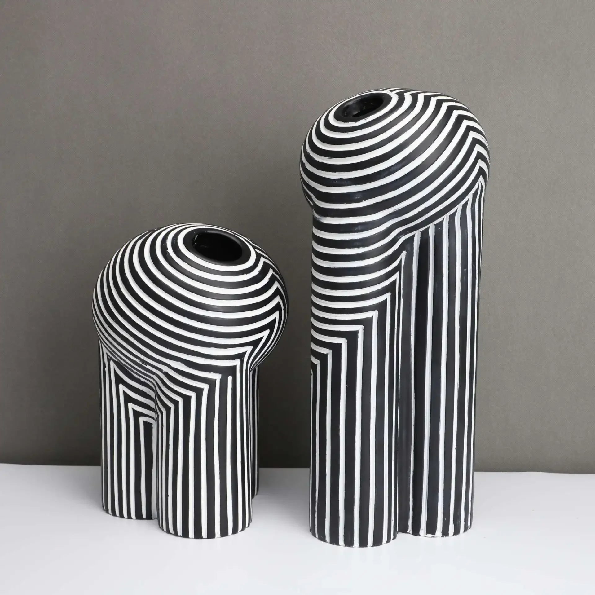 Creative Resin Vase Black and White Striped Flowerware Abstract Geometry Crafts Home Furnishing Decoration Terrarium Vases S/L