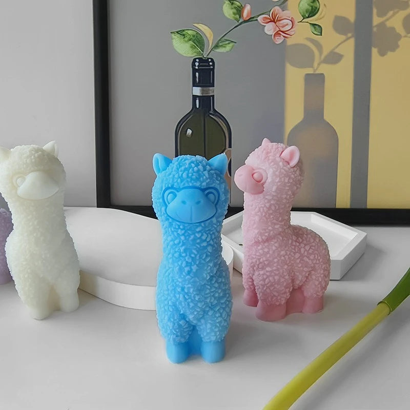 Cute Alpaca Aromatherapy Candle Handmade Animal Shape Scented Candle for Valentine's Day Birthday Wedding Gifts Home Decoration