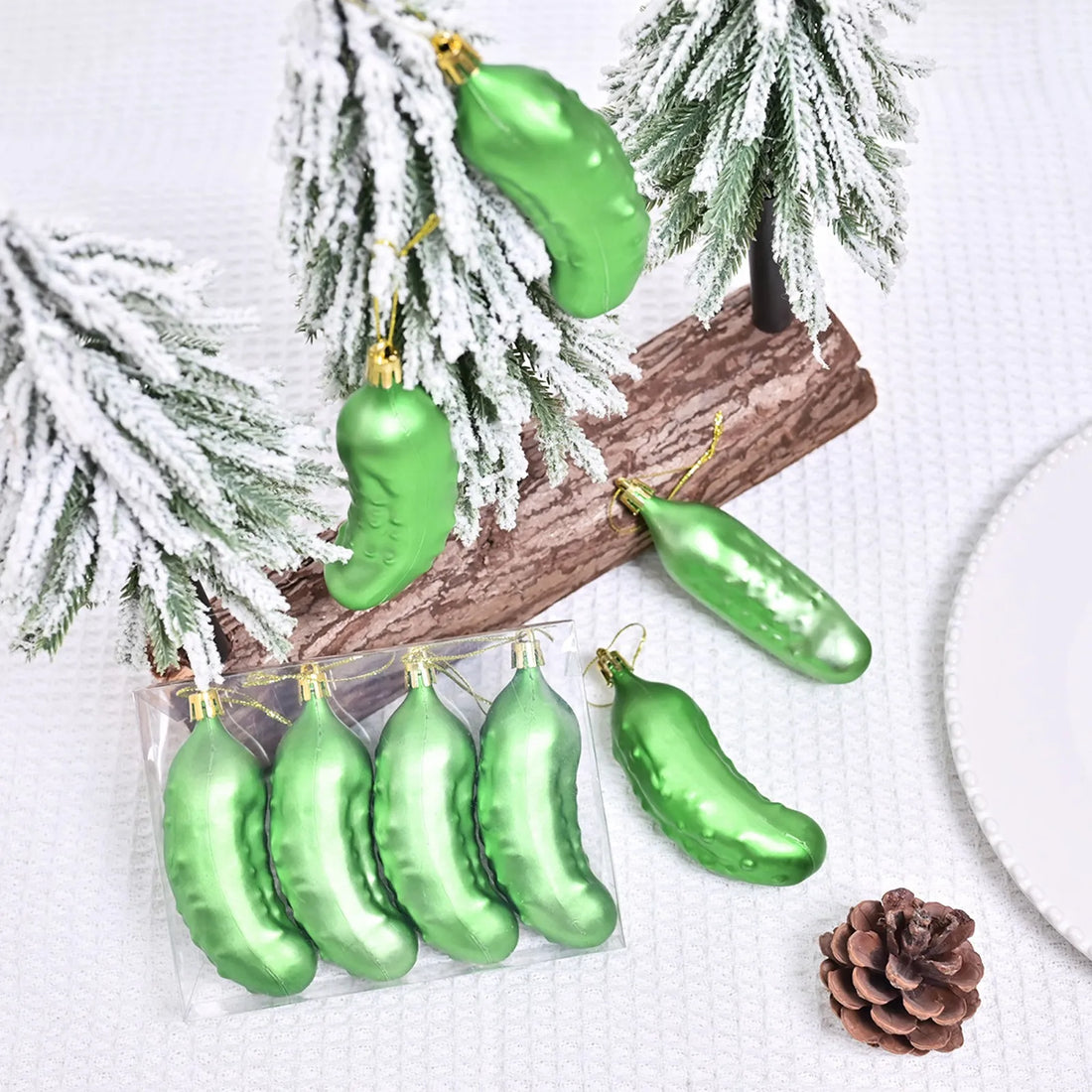 Squirrel Figurine Foam Light-weight Squirrel Ornament Lifelike Squirrel Decoration For Christmas Tree Table Centerpiece