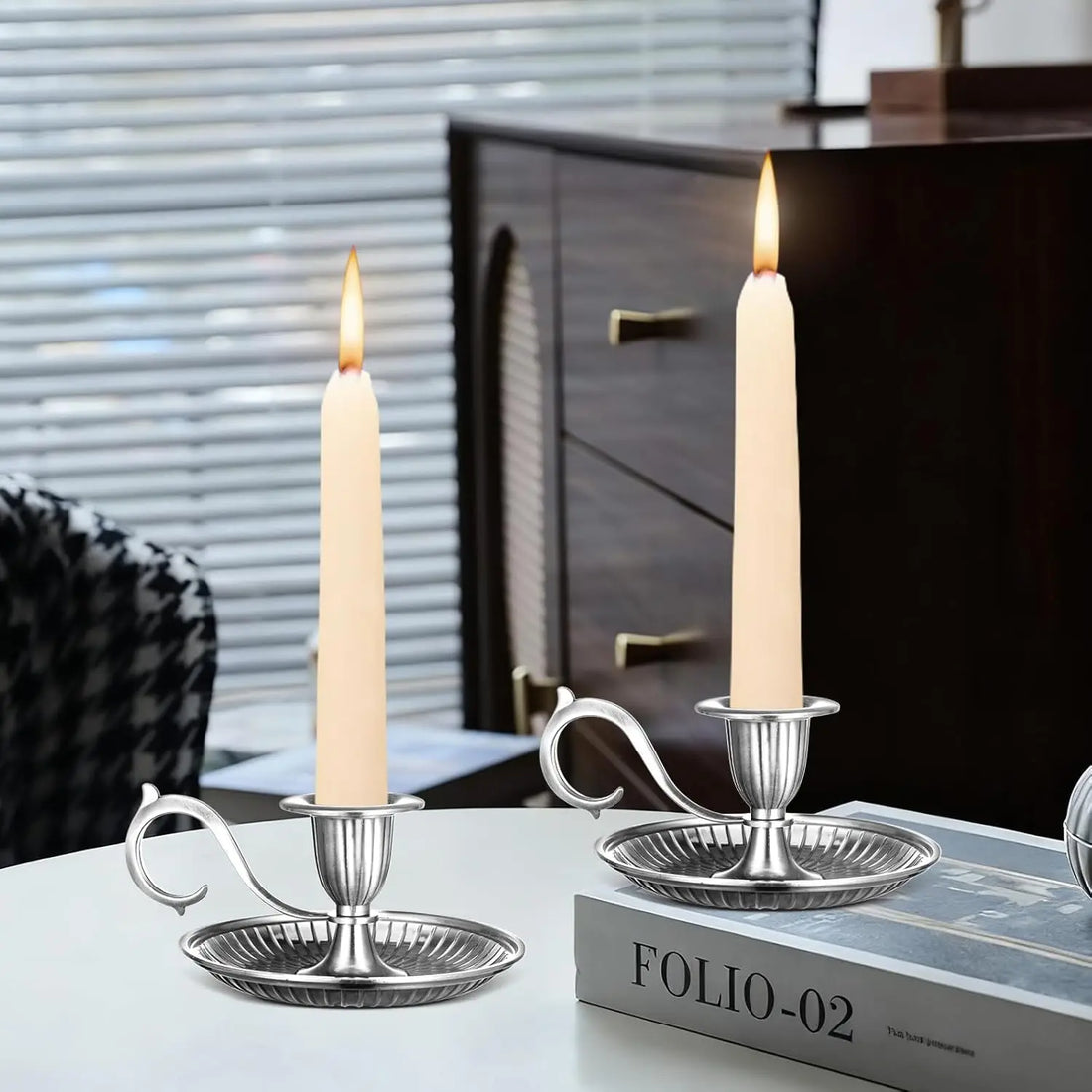 1PC Vintage Metal Chamberstick Candle Holder with Handle Teacup Shape Ridged Pillar Candle Stand for Home Decor Wedding Table